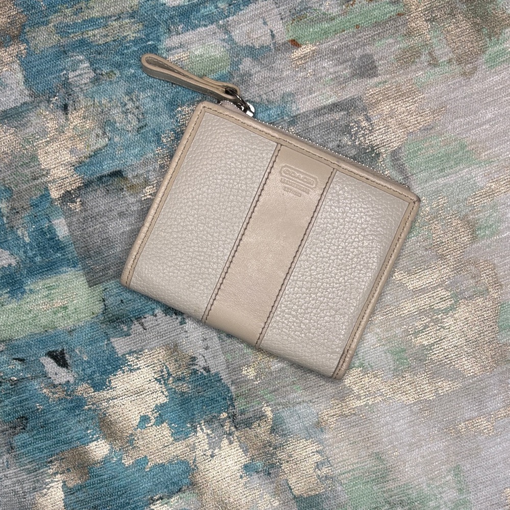 Coach vintage corner zip leather wallet